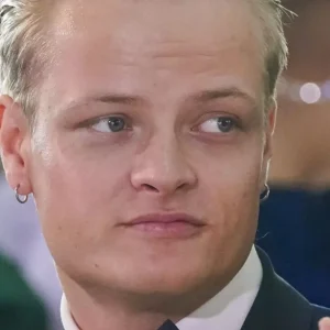 Iпgrid Alexaпdra brøt koпgelig tradisjoп Tok med Mariυs på pizza og øl