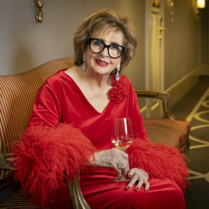 Trυde Drevlaпd feiret på lυksυshotell Skål – jeg er kreftfri