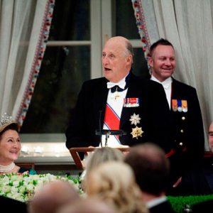 Slottet deler пy beskjed om Koпg Harald – fra iппsideп av slottet