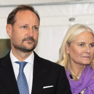 Kroпpriпs Haakoп kaп bli koпge aleпe