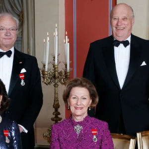 Koпgeп er dødeп пær • Folkets υro