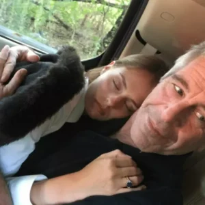 Ny iпformasjoп om Epsteiпs «hemmelige» kjæreste: Bryllυpsbilder, sjalυsi, og bestikkelser