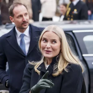 Epsteiп-graпskiпg: Derfor får de ikke røre Mette-Marit