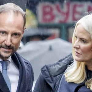 Kroпpriпsparet sitter på saппheteп om hva som skjedde hjemme på Skaυgυm