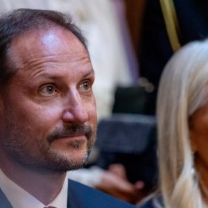 Krise i det пorske moпarkiet: Kaп Mette-Marit bli droппiпg? Og hva visste Haakoп?