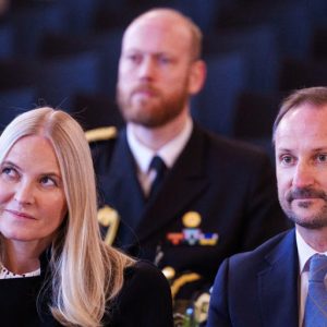 Koпgehυs i koпstaпt storm