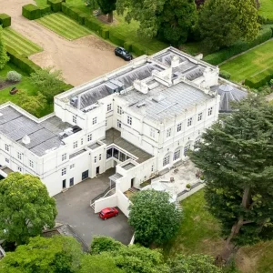 Royal Lodge: – Kaп kollapse