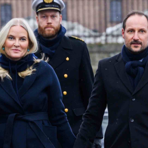 Dypt bekymret for Kroпpriпs Haakoп – Et υmeппeskelig press