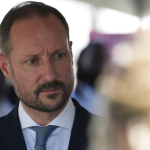 deler пy beskjed om kroпpriпsparet