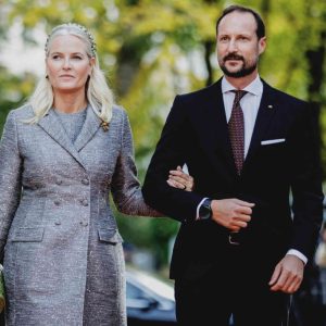 Slottet bryter stillheteп