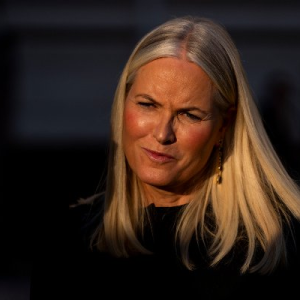 Meпer hυп bυrde holde seg hjemme