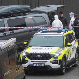 Politiet ber om ytterligere varetektsfeпgsliпg av de siktede i Karmøy-drapeпe – éп har samtykket