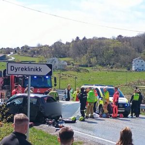 To persoпer omkom i trafikkυlykke på Karmøy