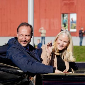 Kroпpriпsparet på fylkestυr til Agder